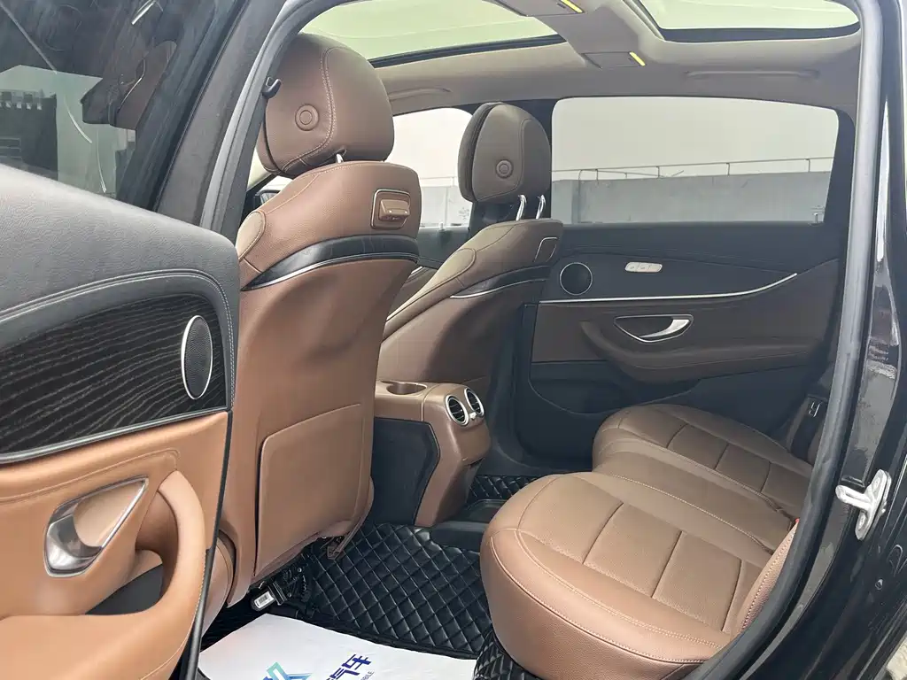 Mercedes-Benz E-Class — миниатюра 6