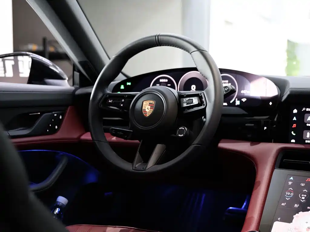 Porsche Taycan — миниатюра 13