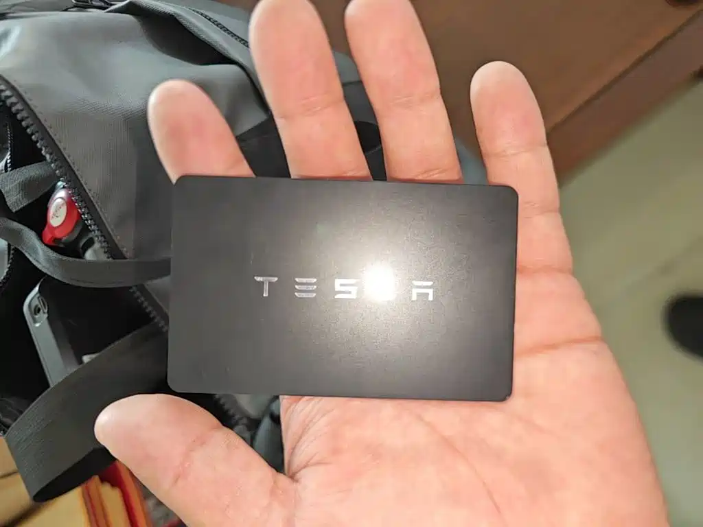 Tesla Model Y — миниатюра 9