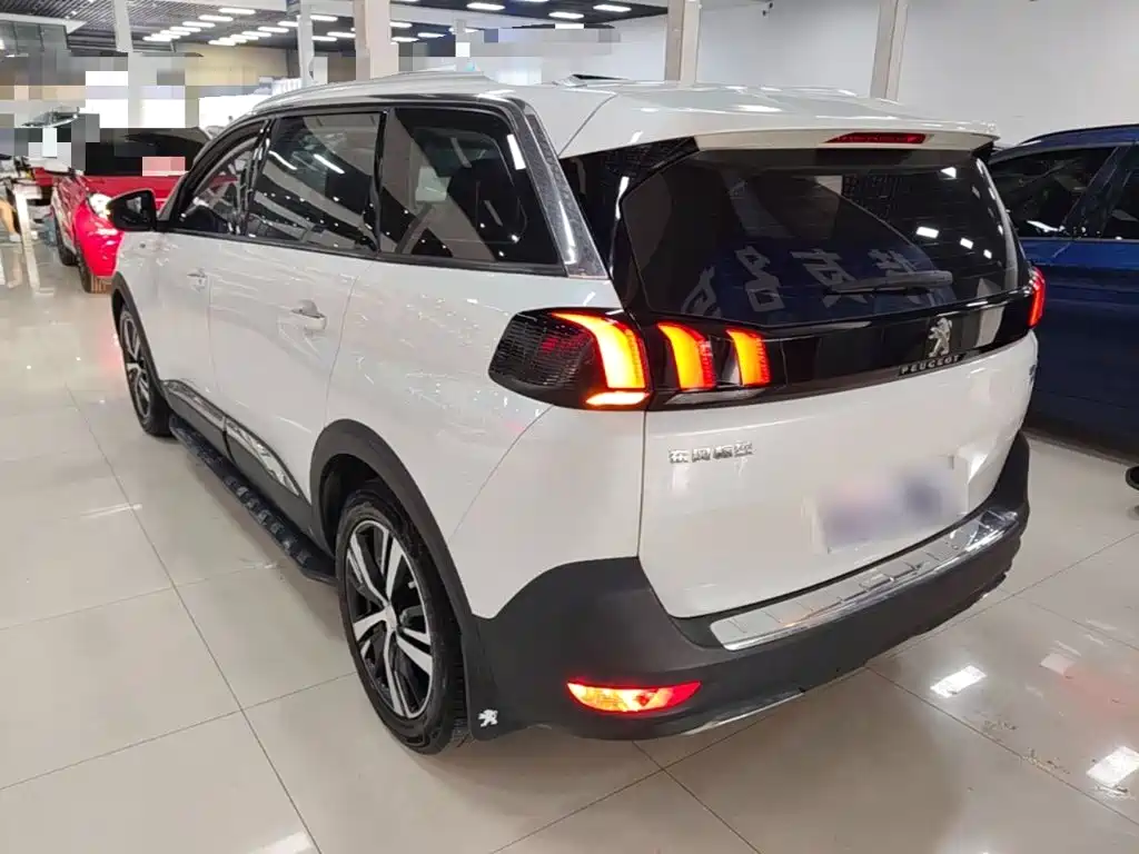 Peugeot 5008 — миниатюра 5