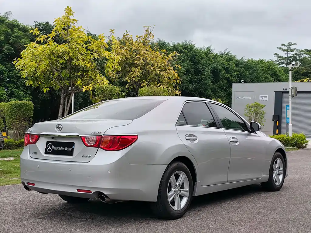 Toyota Reiz — миниатюра 4