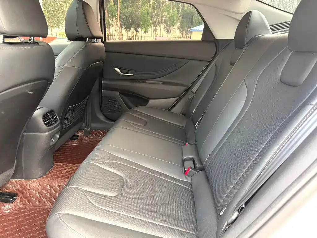 Hyundai Elantra — миниатюра 7