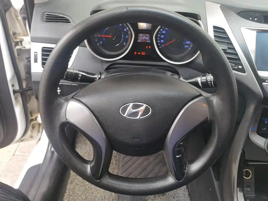 Hyundai Elantra Langdong — миниатюра 15