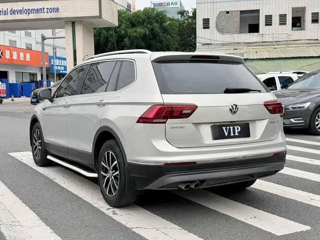 Volkswagen Tiguan L — миниатюра 18