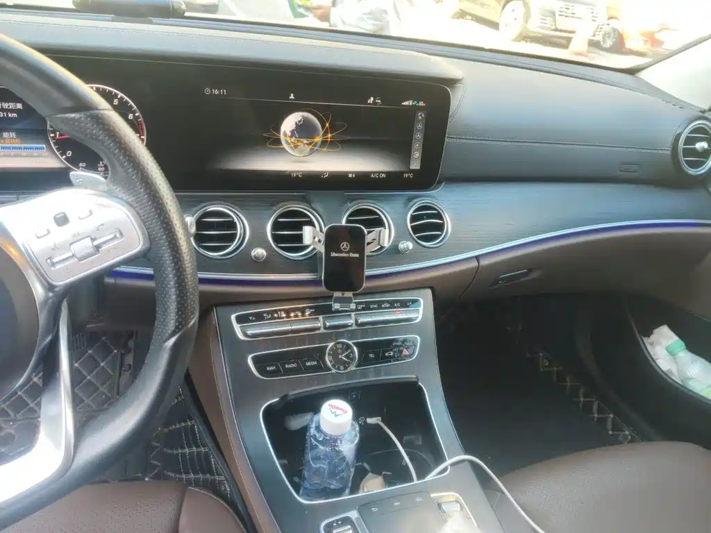 Mercedes-Benz E-Class — миниатюра 9