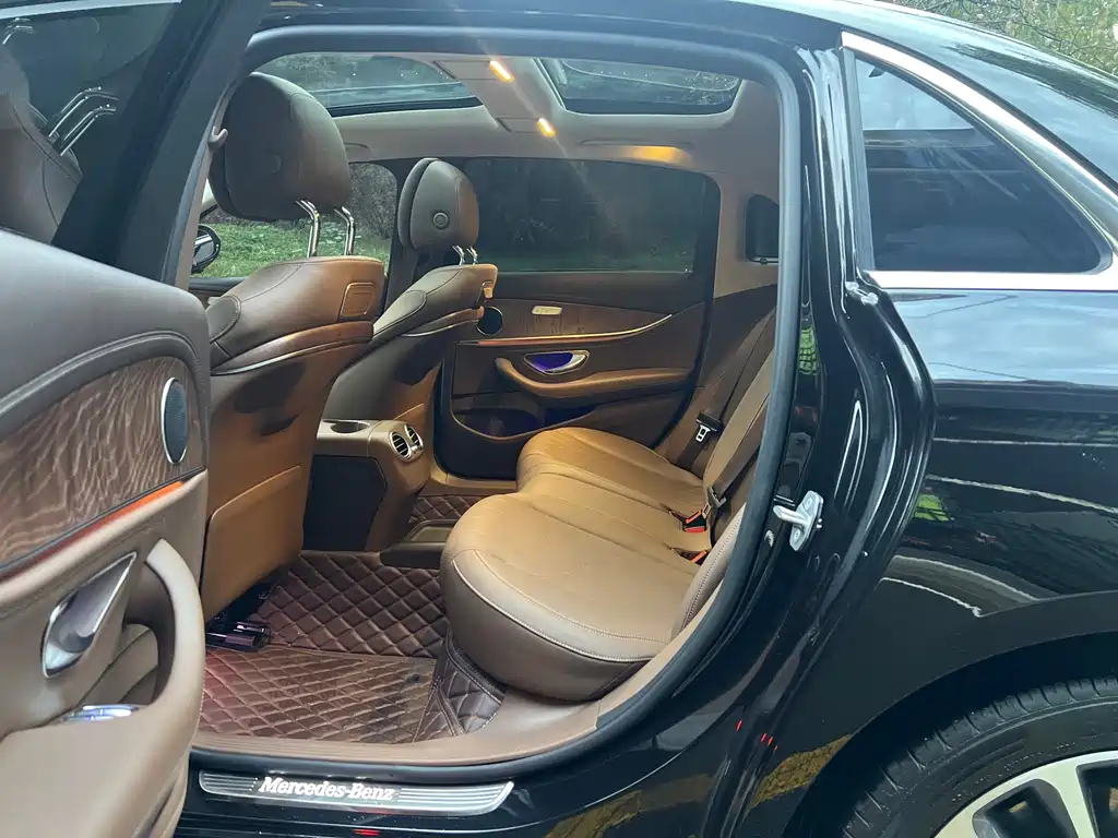 Mercedes-Benz E-Class — миниатюра 3