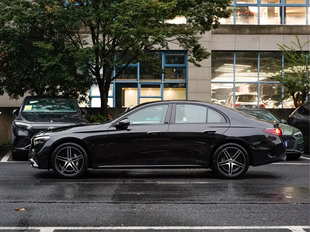 Mercedes-Benz E-Class (Import) — миниатюра 3