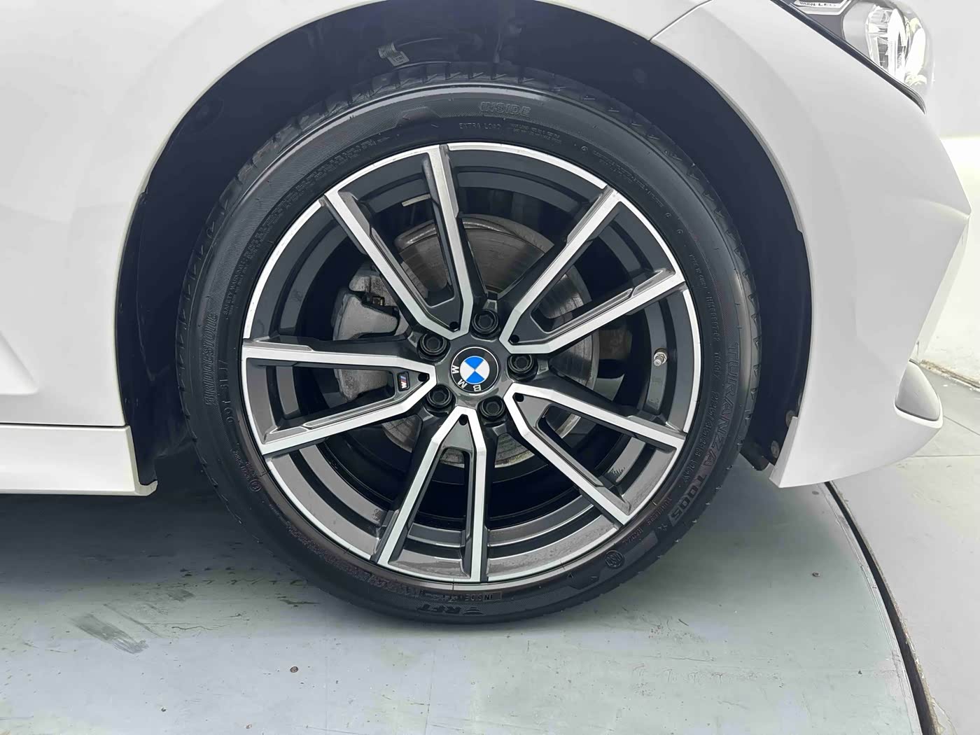 BMW 3 Series 2.0 л 2023 г. Белый, пробег 10800 км