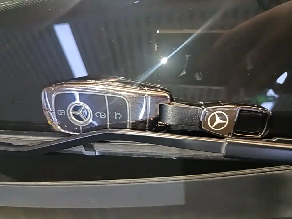 Mercedes-Benz E-Class — миниатюра 9