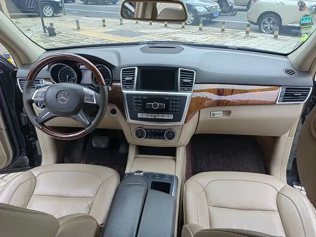 Mercedes-Benz M-Class — миниатюра 12