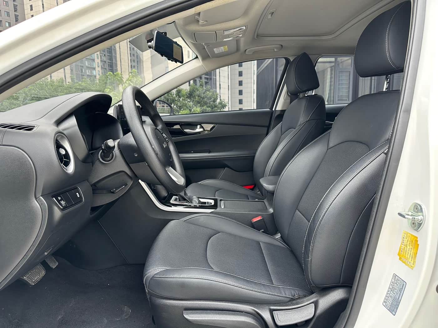 Kia K3 1.5 л 2022 г. Белый, пробег 50000 км