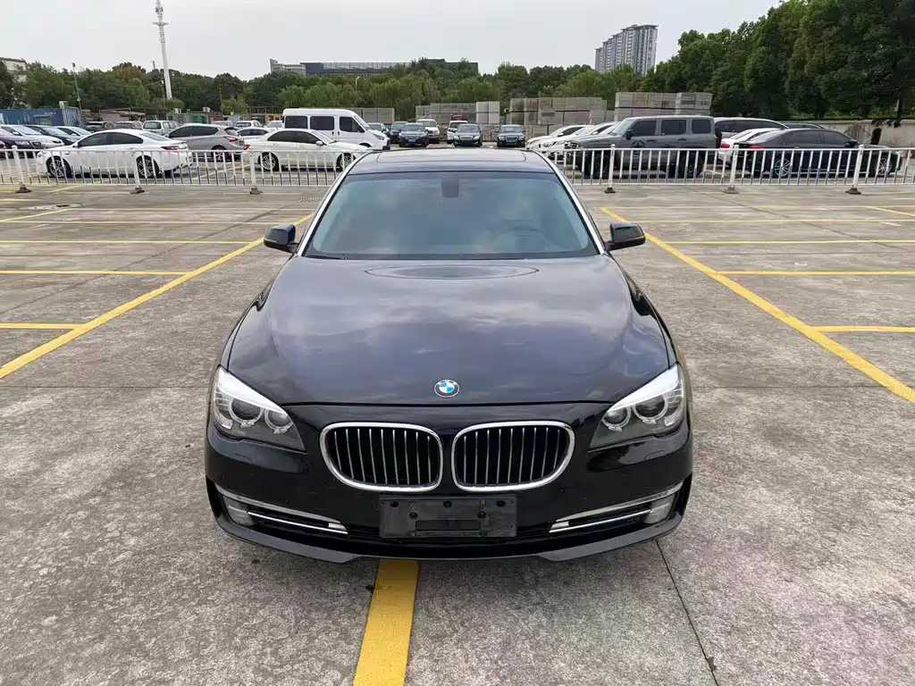 BMW 7 Series — миниатюра 3