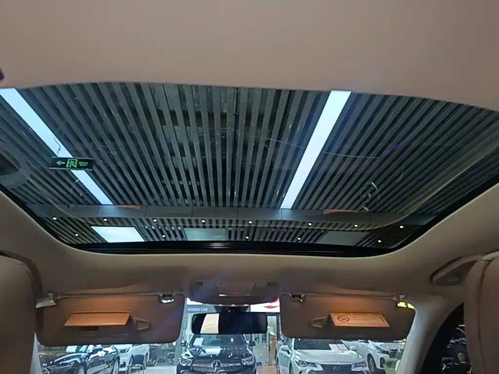 Mercedes-Benz E-Class — миниатюра 18