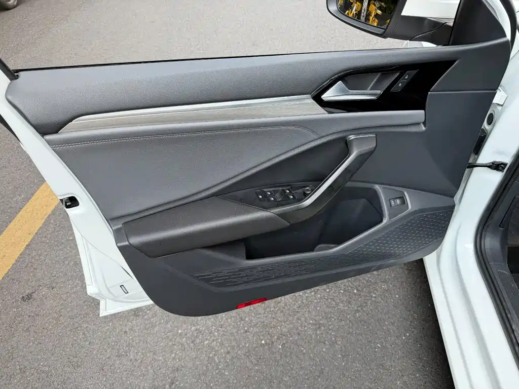 Volkswagen Sagitar — миниатюра 6