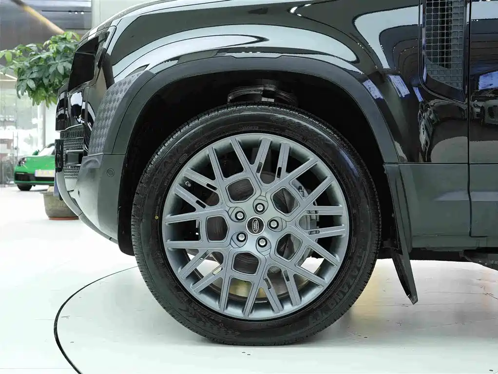 Land Rover Defender — миниатюра 21