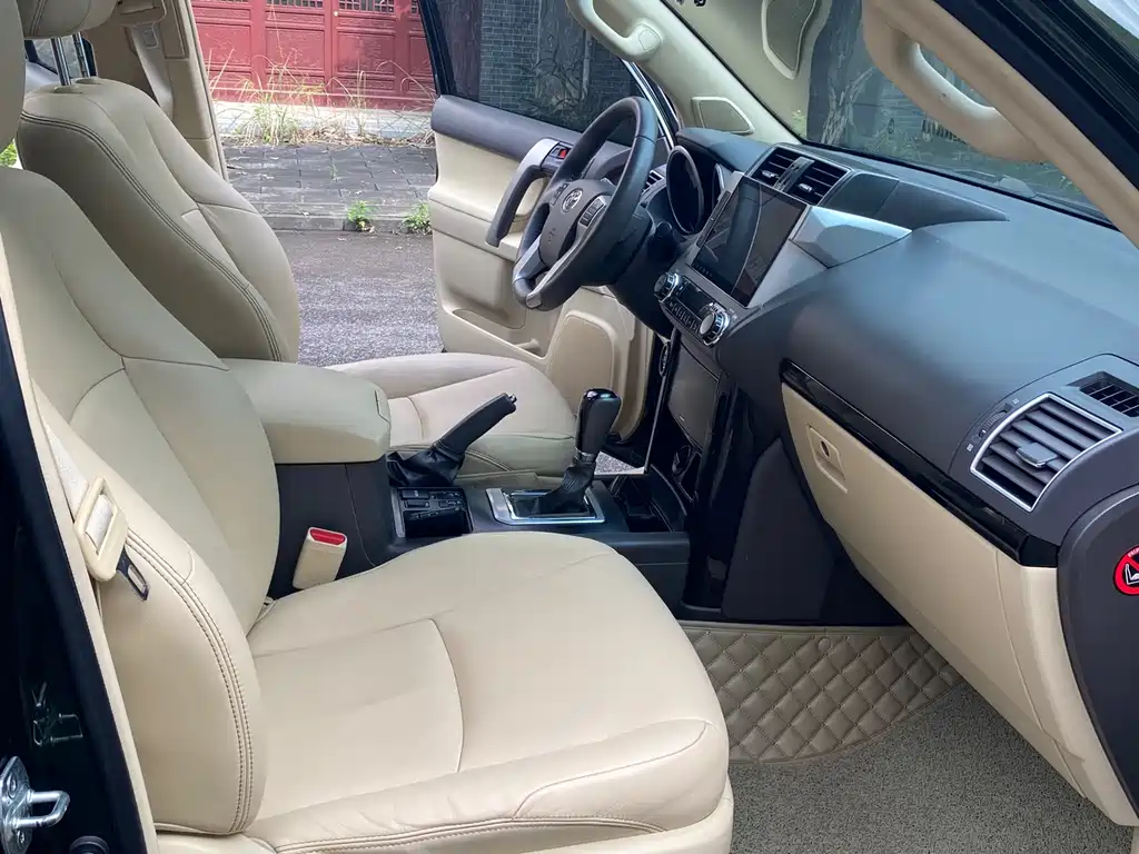 Toyota Land Cruiser Prado 2016 2.7L AT Standard