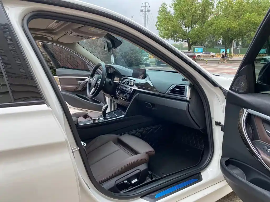 BMW 3 Series — миниатюра 12
