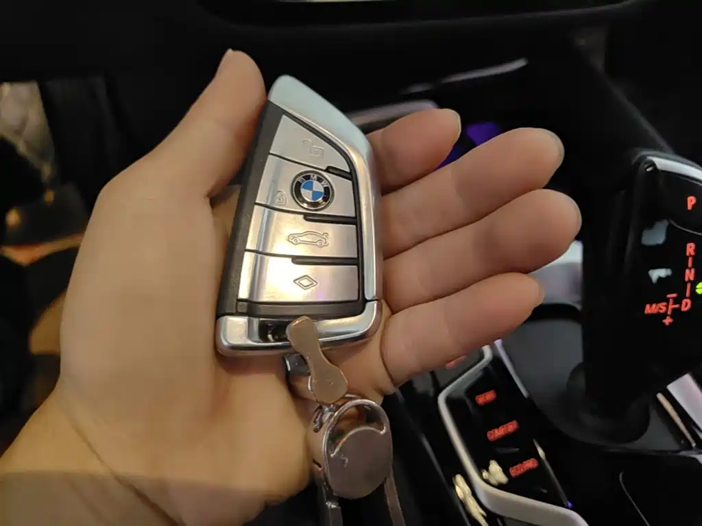 BMW 5 Series — миниатюра 9
