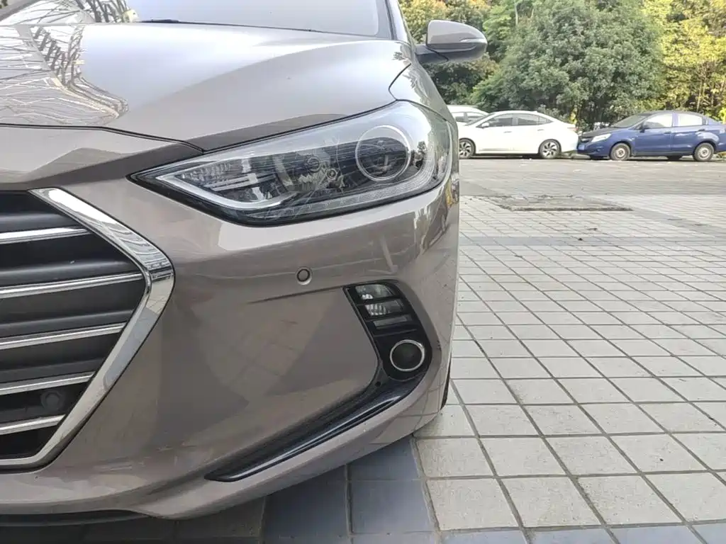 Hyundai Elantra — миниатюра 24
