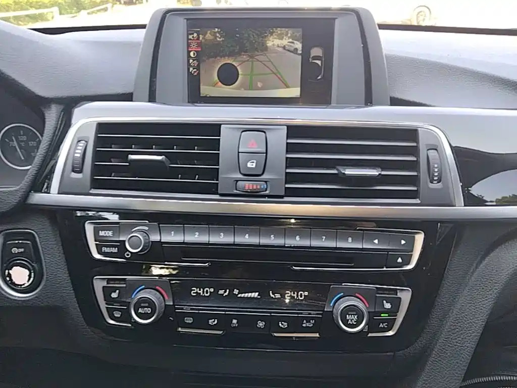 BMW 3 Series — миниатюра 13
