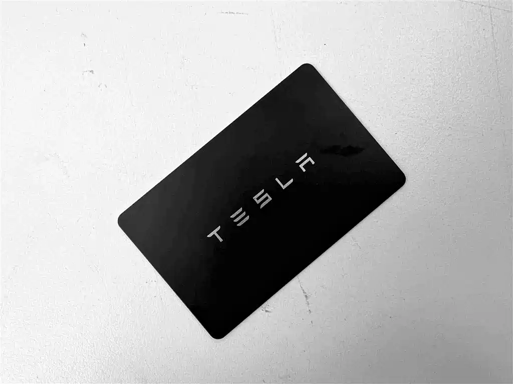 Tesla Model Y — миниатюра 12