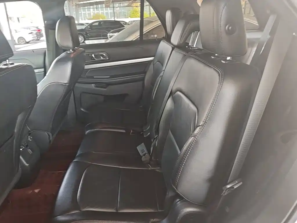 Ford Explorer (Import) — миниатюра 17