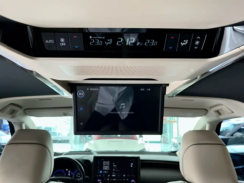 Toyota Alphard — миниатюра 22