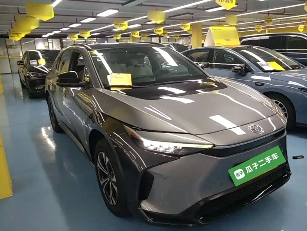 Toyota bZ4X — миниатюра 4
