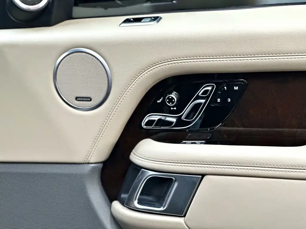 Land Rover Range Rover — миниатюра 7