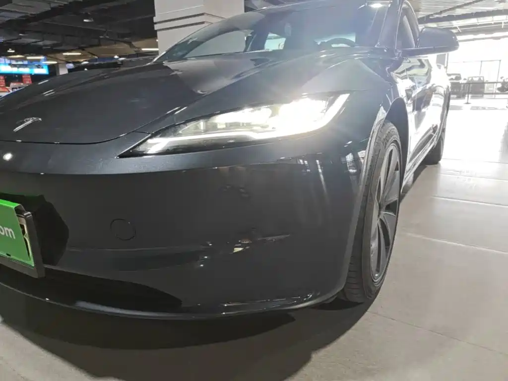 Tesla Model 3 — миниатюра 24