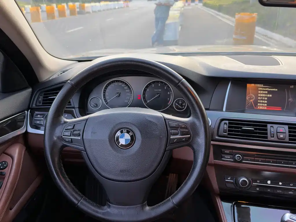 BMW 5 Series — миниатюра 6