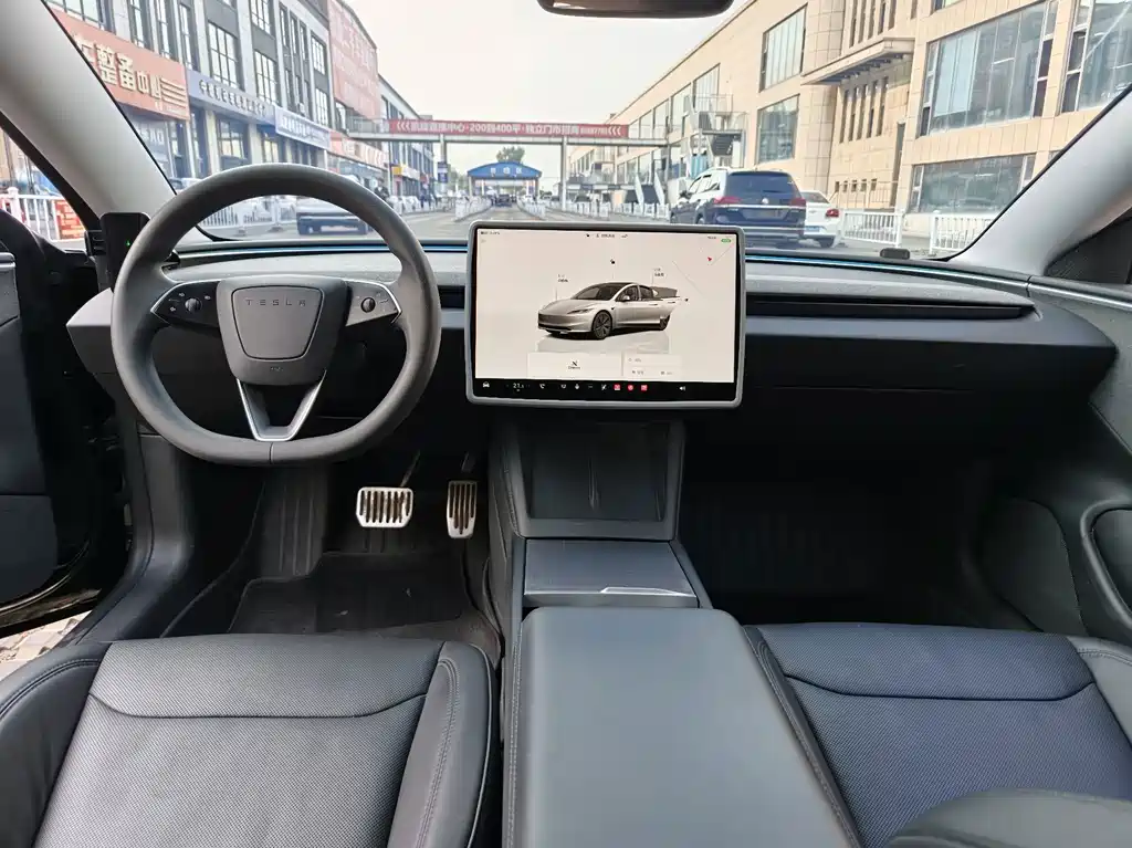 Tesla Model 3 — миниатюра 6