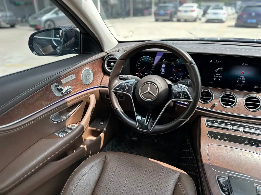 Mercedes-Benz E-Class — миниатюра 14