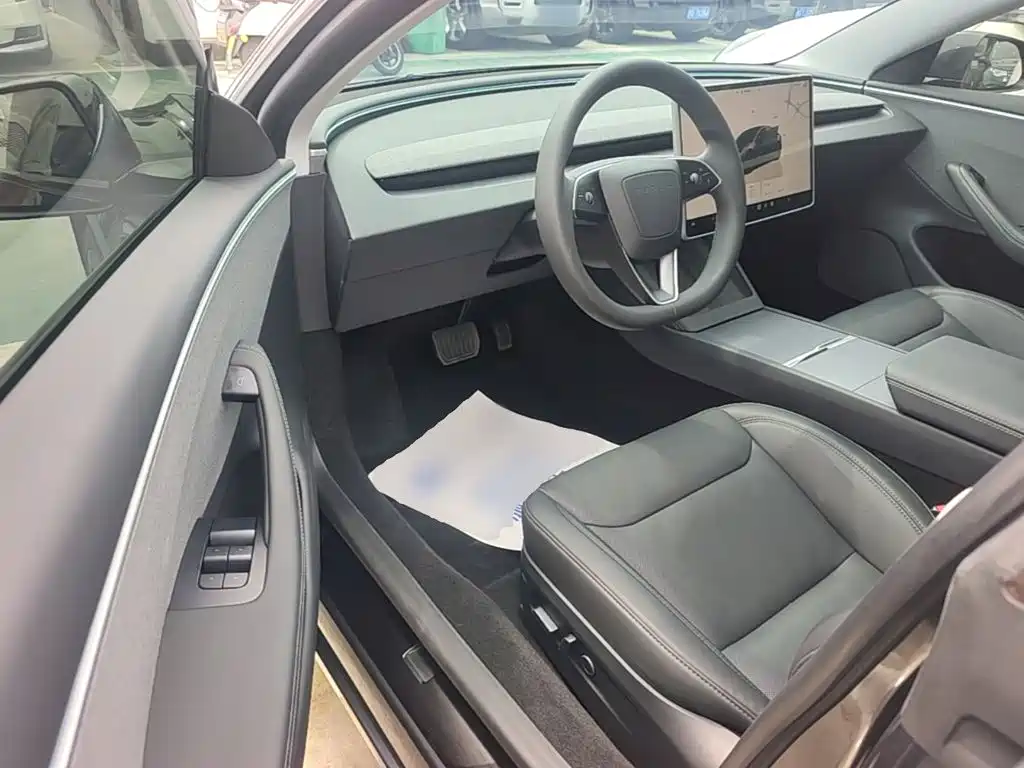 Tesla Model 3 — миниатюра 16