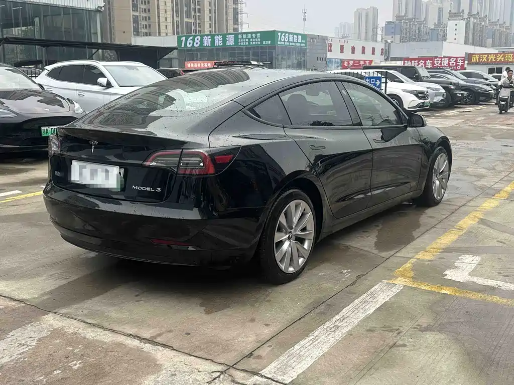 Tesla Model 3 — миниатюра 8