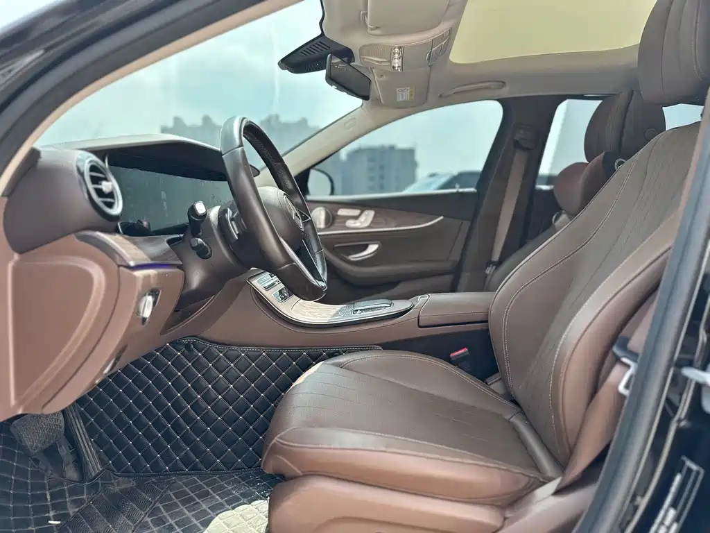 Mercedes-Benz E-Class — миниатюра 7