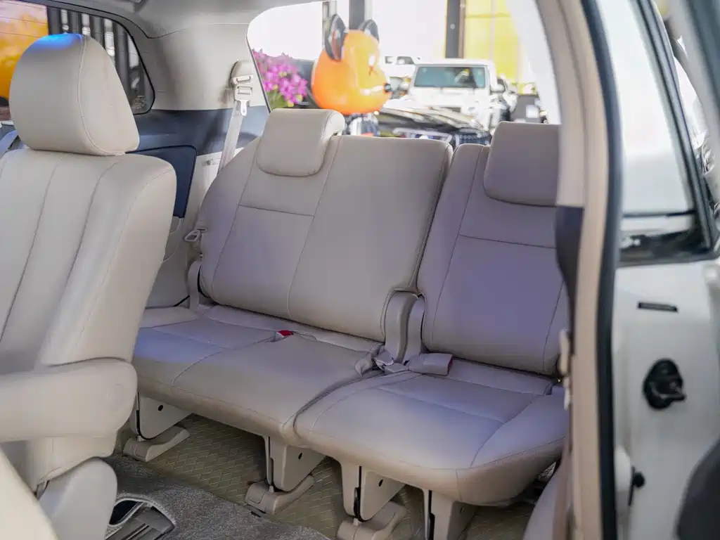 Toyota Previa — миниатюра 10