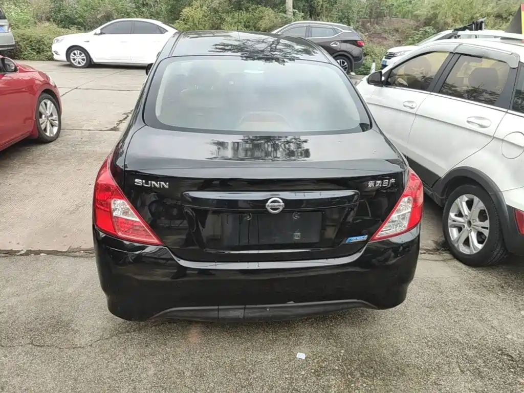 Nissan Sunny — миниатюра 6