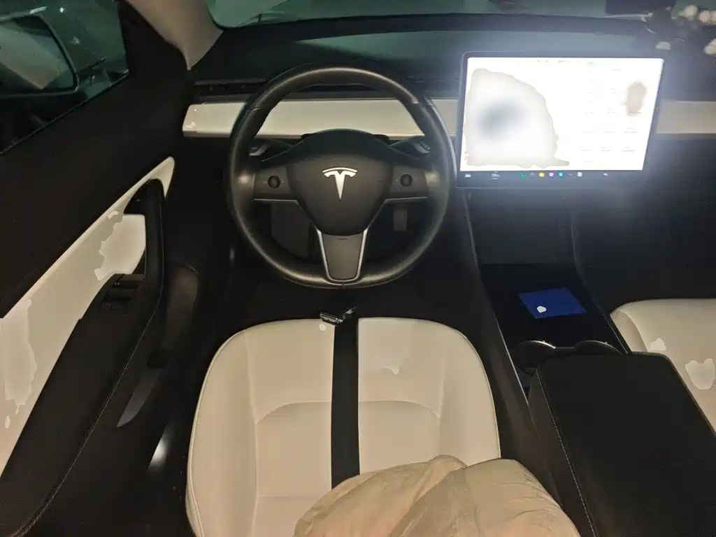 Tesla Model 3 — миниатюра 3