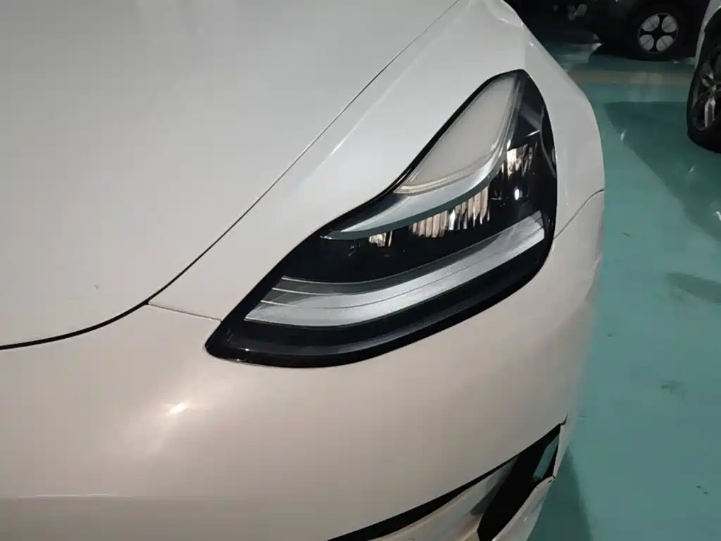 Tesla Model 3 — миниатюра 24