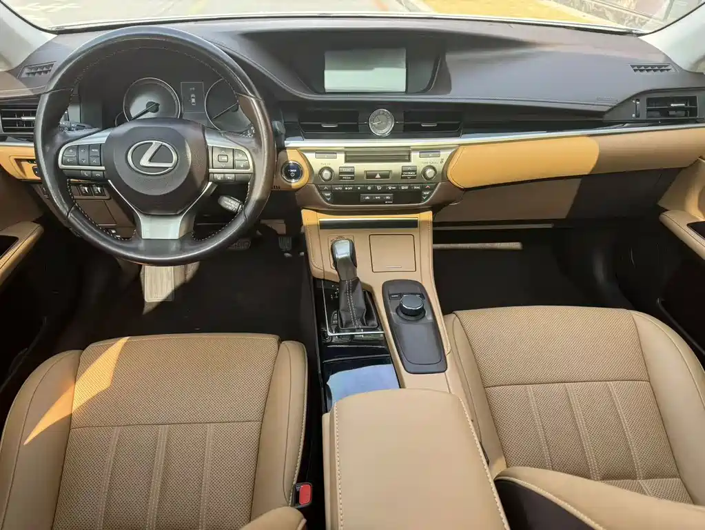 Lexus ES — миниатюра 6
