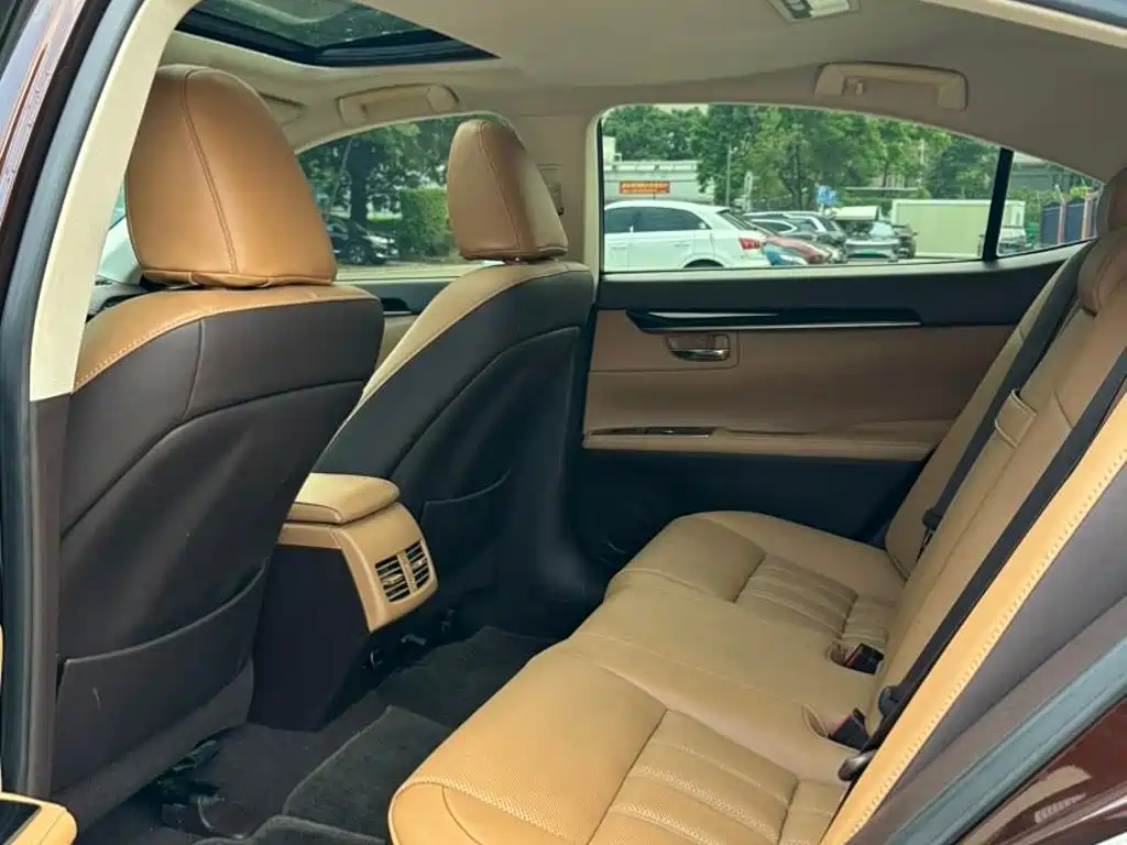 Lexus ES — миниатюра 6