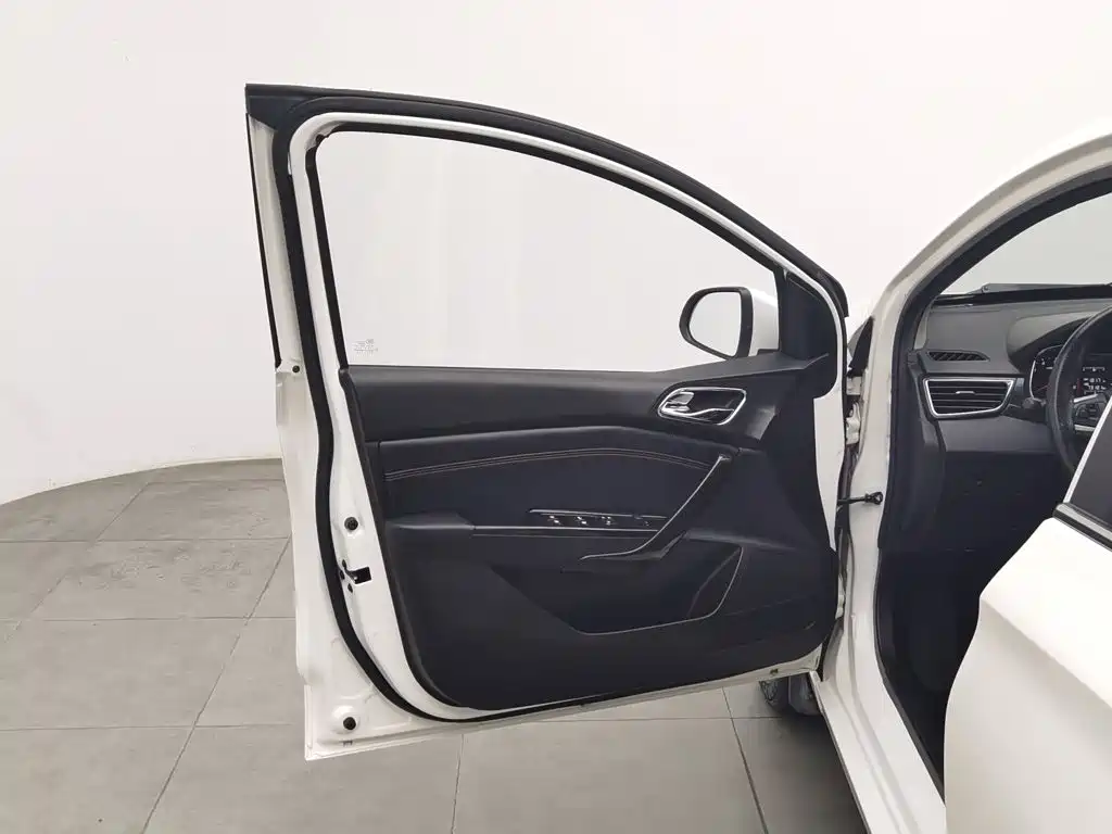 Baojun 310 — миниатюра 8