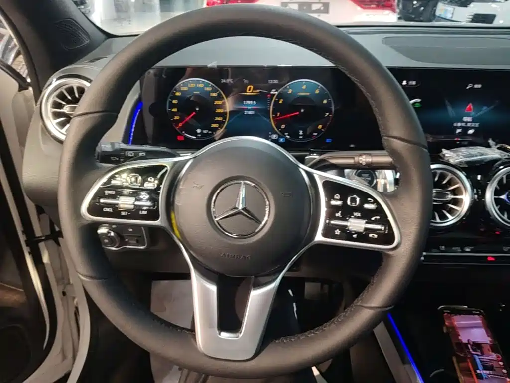 Mercedes-Benz GLB — миниатюра 11