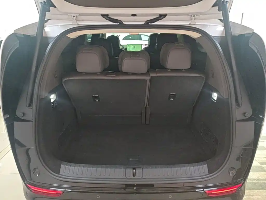 Li Auto Li MEGA — миниатюра 19