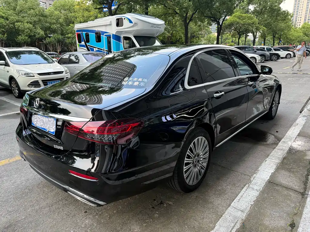 Mercedes-Benz E-Class — миниатюра 5