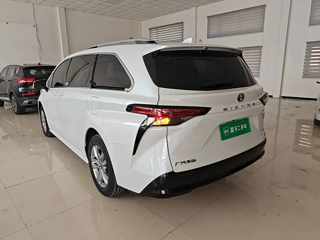 Toyota Sienna — миниатюра 5