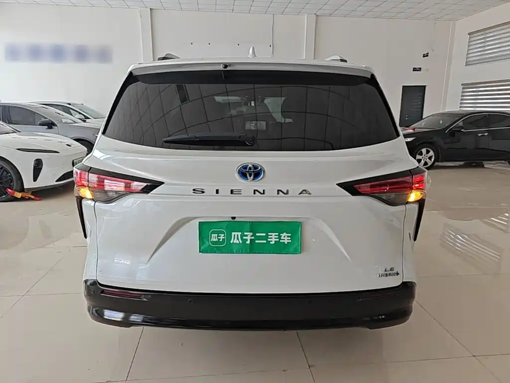 Toyota Sienna — миниатюра 6