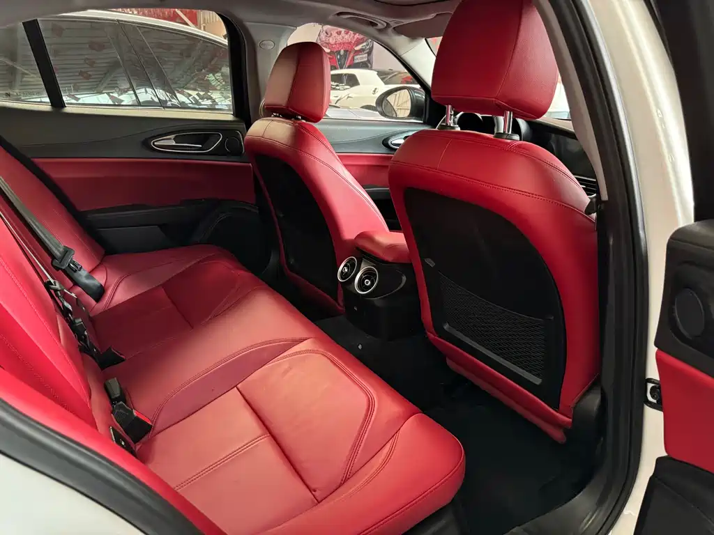 Alfa Romeo Giulia — миниатюра 7