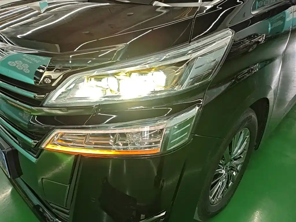 Toyota Vellfire — миниатюра 24